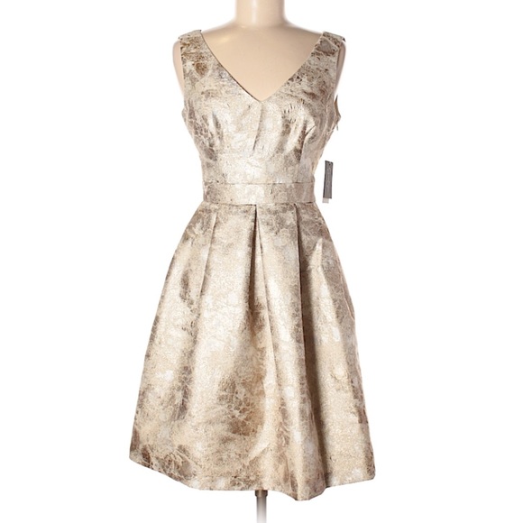 Jessica Simpson Dresses & Skirts - JESSICA SIMPSON NWT Gold Cocktail Dress